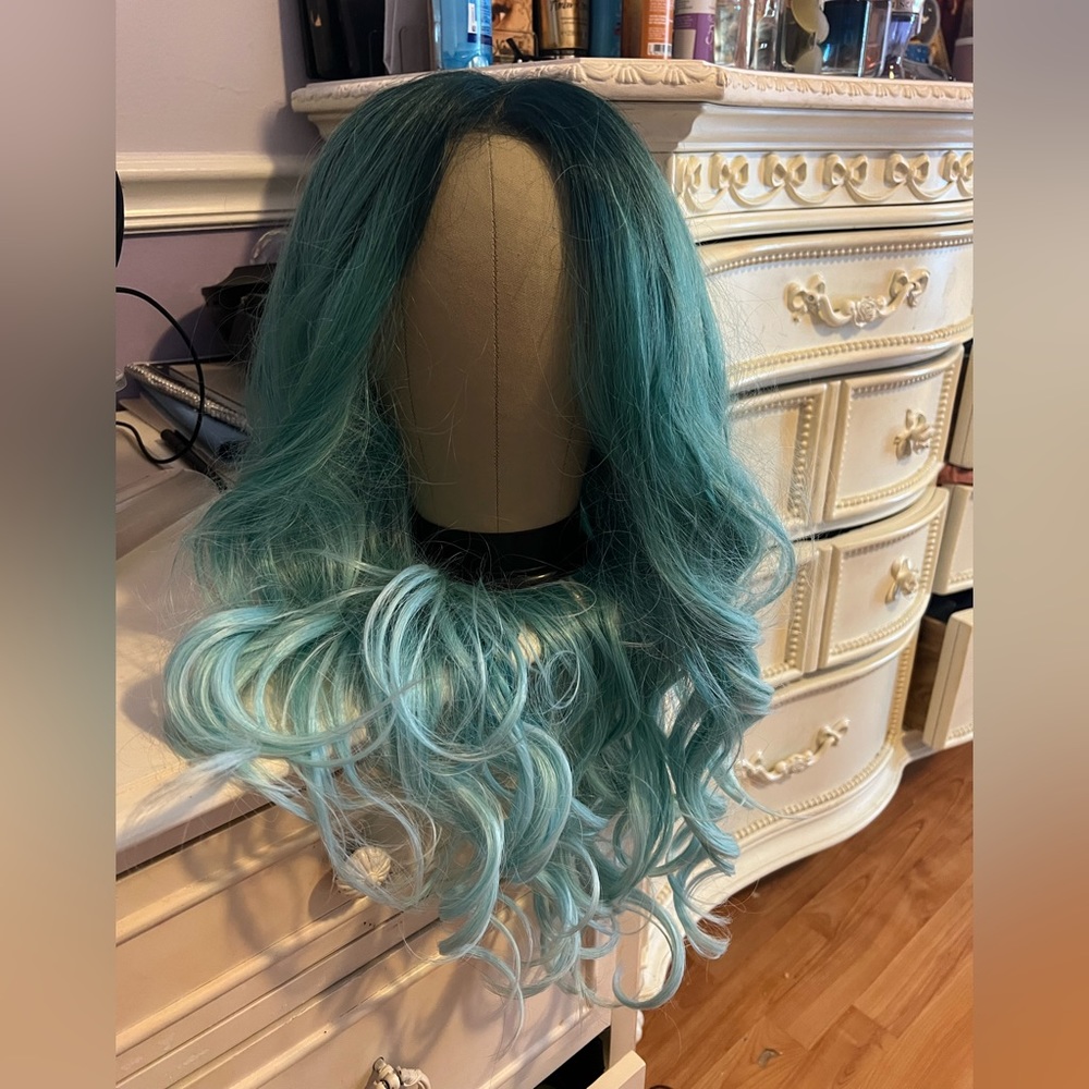 Synthetic lace wig